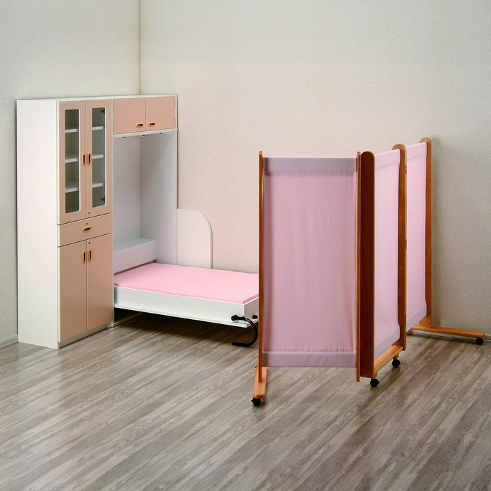 保健室　パーテーション