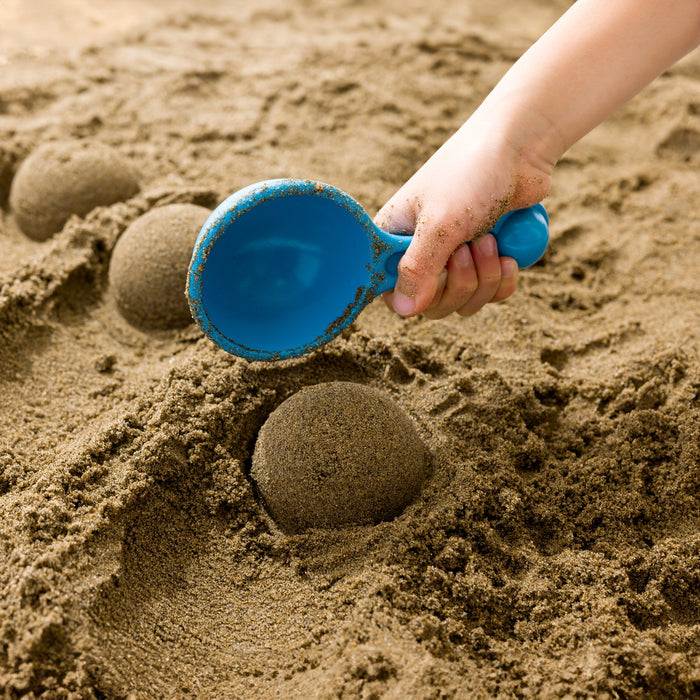 ぐーっと引き寄せるだけで砂型遊びが楽しめる　砂型シャベルいろいろセット