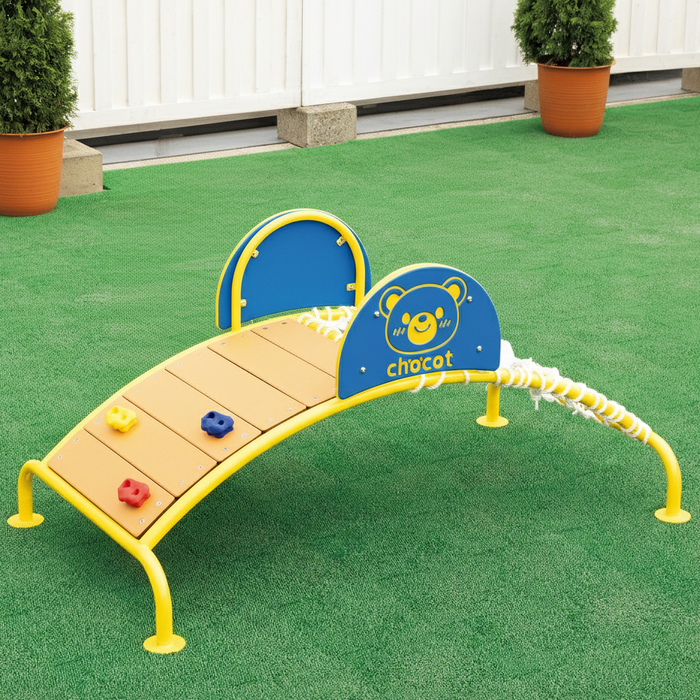 なだらかなアーチで登り下り運動を　chocotブリッジ (くま)