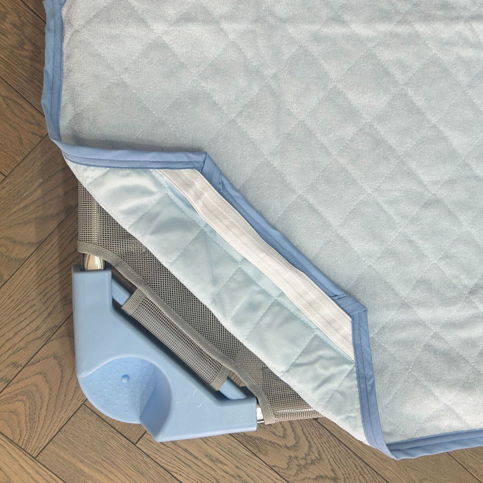 「かるつよ」にも使用可能！コット用キルトパッド（1300ブルー）