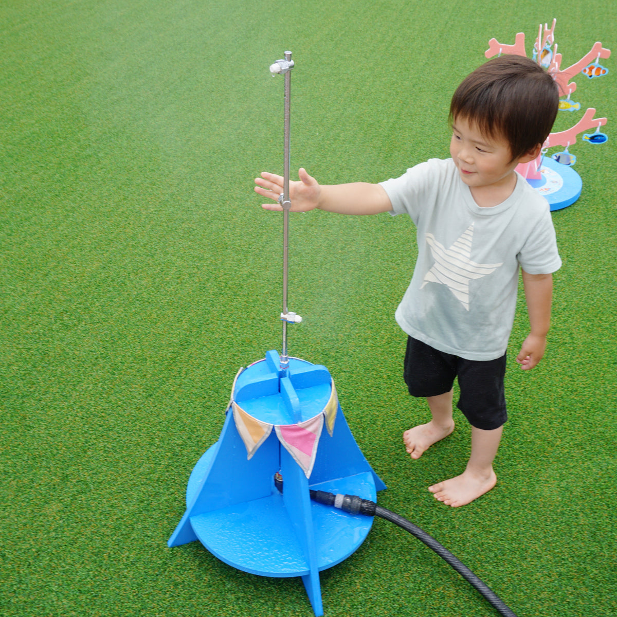 水遊び環境を涼しく！ 軽量ミストクーラースタンド — コドモンストア