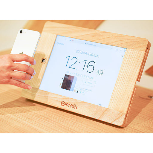 木のぬくもり感じるiPad専用木製スタンド「CoVAcO」 — コドモンストア